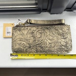 NWT Patricia Nash Metallic Wristlet Clutch